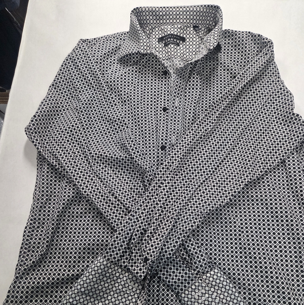 Sean John Men's Black and White Geometric Pattern Shirt